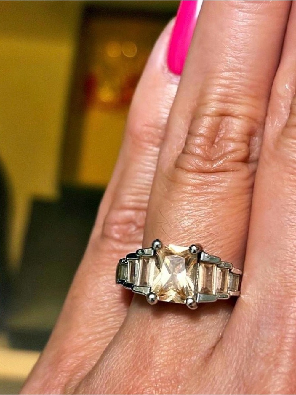 Beautiful ring - Picture 4 of 4